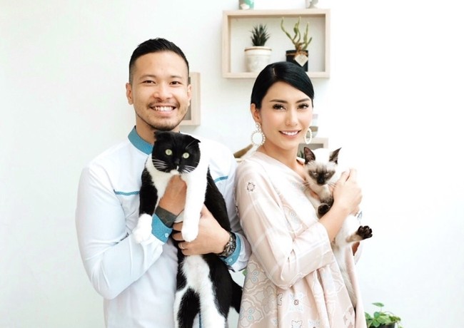 Mirisnya, mantan kekasih Raffi Ahmad ini digugat cerai setelah dia baru sembuh dari COVID-19. Foto: Instagram/ @tyasmirasih, @radsoe