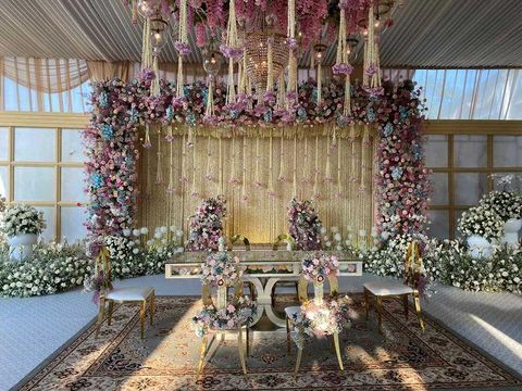 Viral dekorasi pernikahan memakai bunga melati 5 km.