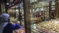 Selain itu warga lainnya menyebut alasan menjual emas guna mencukupi kebutuhan sehari-hari.