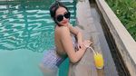 Widya, Aspri Seksi Hotman Paris Saat Menikmati Floating Breakfast