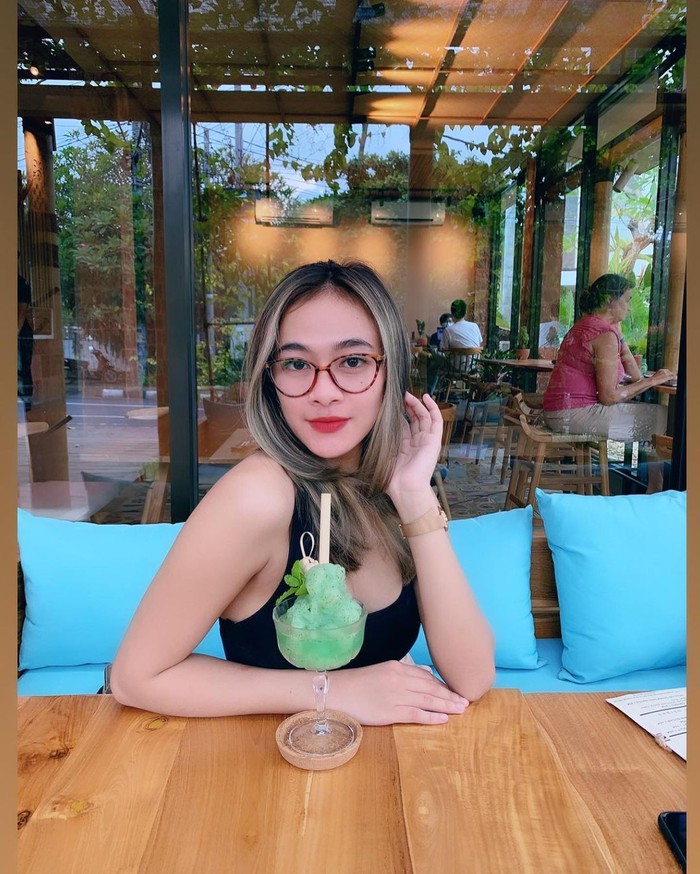 Widya, Aspri Seksi Hotman Paris Saat Menikmati Floating Breakfast Widya, Aspri Seksi Hotman Paris Saat Menikmati Floating Breakfast