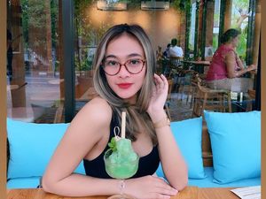 Gaya Cantik 3 Aspri Hotman Paris yang Doyan Ngopi dan Ngemil Donat