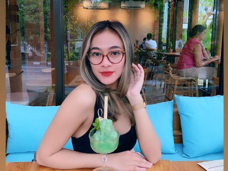 Gaya Cantik 3 Aspri Hotman Paris yang Doyan Ngopi dan Ngemil Donat