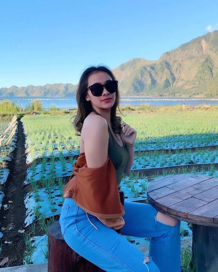 Widya, Aspri Seksi Hotman Paris Saat Menikmati Floating Breakfast