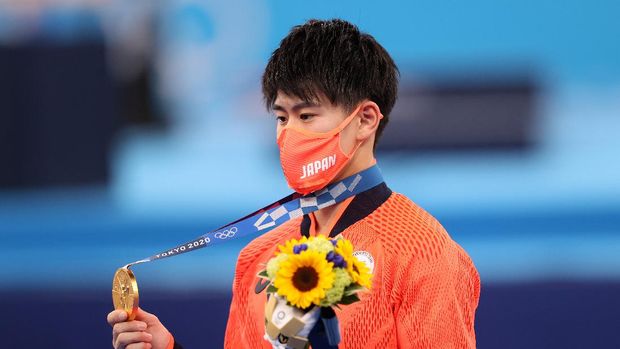 TOKYO, JAPAN - JULY 31: Bronze medalist Elina Svitolina of Team Ukraine looks on from the podium during the medal ceremony after the Women's Singles Gold Medal match on day eight of the Tokyo 2020 Olympic Games at Ariake Tennis Park on July 31, 2021 in Tokyo, Japan. (Photo by Naomi Baker/Getty Images)