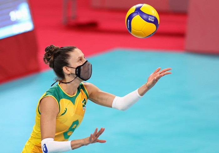 TOKYO, JAPAN - AUGUST 04: Macris Fernanda Silva Carneiro #8 of Team Brazil serves against Team ROC during the Women's Quarterfinals volleyball on day twelve of the Tokyo 2020 Olympic Games at Ariake Arena on August 04, 2021 in Tokyo, Japan. (Photo by Toru Hanai/Getty Images)