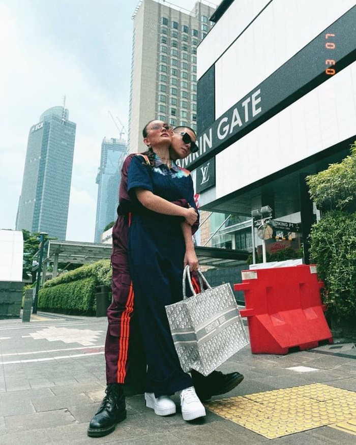 Agnez Mo dan Adam Rosyadi Agnez Mo dan Adam Rosyadi