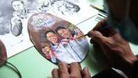 Lukisan daun kering yang diselesaikan dalam waktu dua hari tersebut sebagai bentuk penghargaan seniman atas prestasi ganda putri Indonesia meraih medali emas pada cabang olahraga bulutangkis Olimpiade Tokyo 2020.