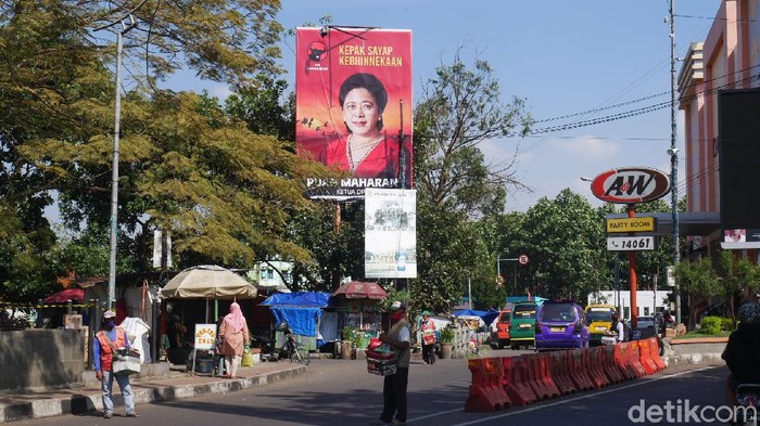 Baliho Puan Maharani juga hiasi jalanan Kota Cimahi
