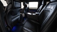 Di dalam terdapat jok kulit hitam, karpet special, pedal custom, bucket seat di belakang dengan fungsi memori dan penghangat, dan logo Brabus. Foto: Dok. Brabus