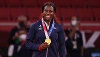 Atlet Judo asal Prancis, Clarisse Agbegnenou juga berhasil meraih medali emas di Olimpiade Tokyo 2020. Medali emas sukses ia raih dalam pertandingan Judo 63 kg putri. Ia juga berhasil meraih medali emas lewat pertandingan judo tim campuran. Harry How/Getty Images