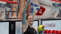 Masih dari renang, perenang asal Australia lainnya yang juga sukses menyumbangkan medali emas adalah Cate Campbell. Salah satu perenang terbaik Australia ini berhasil meraih 2 medali emas dan 1 medali perunggu. Dua medali emas itu ia raih usai menjadi pemenang estafet gaya bebas 4x100m putri dan relay medley 4x100m putri. Al Bello/Getty Images