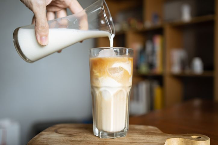 How to make iced milk coffee using instant coffee