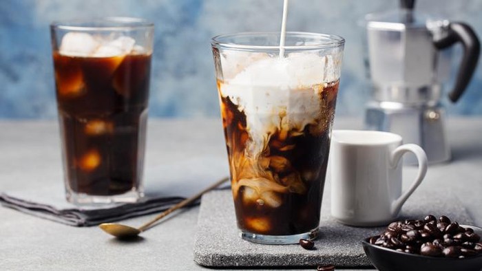 Cara membuat es kopi susu pakai kopi instan