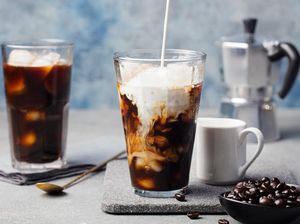 Cuma Pakai Kopi Instan, Bisa Bikin Es Kopi Susu yang Enak
