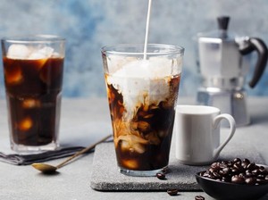 Cuma Pakai Kopi Instan, Bisa Bikin Es Kopi Susu yang Enak