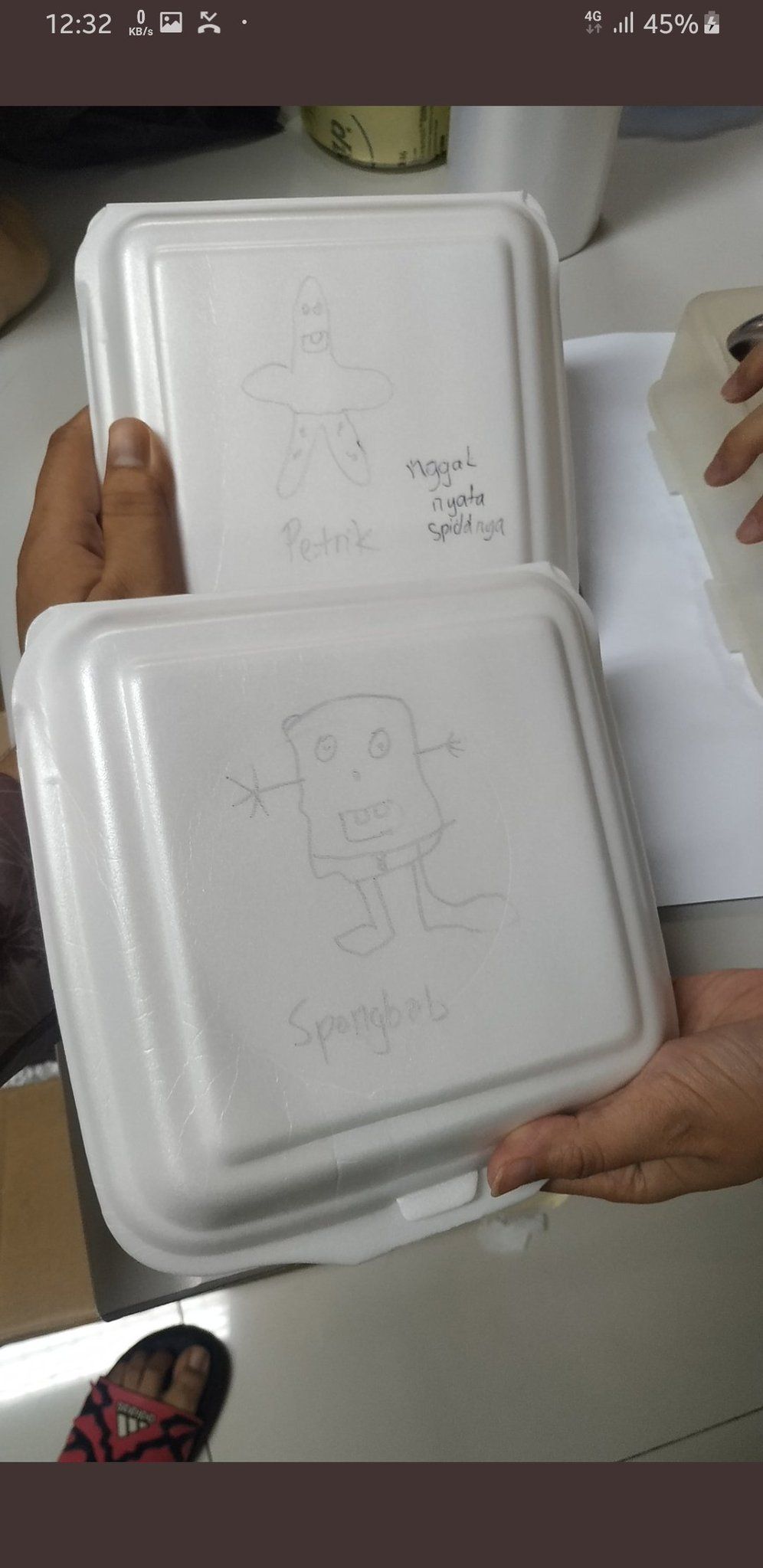 Driver Ojol Ini Bingung Karena Pembeli Minta Kotak Makannya Digambari SpongeBob
