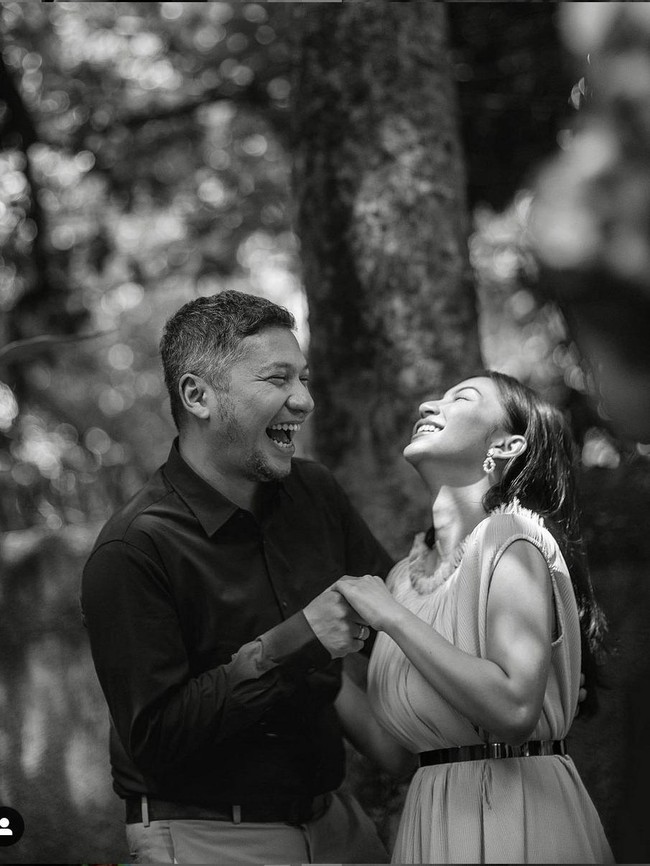 Sebelum terungkap kalau foto-foto tersebut merupakan bagian dari proyek film, netizen sempat penasaran dengan hubungan mereka. Foto: Instagram/@gadiiing, @nikytanjung