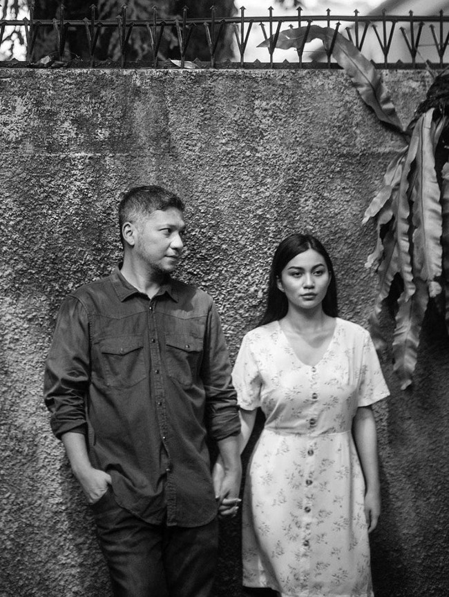 Skenario ditulis Imam Darto, film ‘Selesai’ menceritakan seorang suami yang berulang kali selingkuh namun selalu dimaafkan sang istri. Foto: Instagram/@gadiiing, @nikytanjung