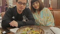 Di tengah kesibukannya sebagai selebriti, Dinar Candy juga sering menghabiskan waktu bersama teman-temannya. Salah satunya pergi makan bersama teman untuk menghabiskan waktu luang di sela-sela kegiatannya. Foto: Instagram/dinar_candy