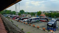 Pandemi COVID-19 berdampak pada menurunnya jumlah penumpang bus di Terminal Kampung Rambutan.