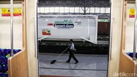 Pada hari ini  PT KAI (Persero) kembali menggratiskan angkutan oksigen dari Singapura sebanyak 80 ton melalui angkutan kereta api yang diberangkatkan dari Area Daop 1 Jakarta menuju Surabaya.