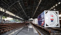 Diperkirakan dengan transportasi kereta api bisa memotong waktu saat pengiriman isotank oksigen dan kereta api ini nanti akan tiba pukul 18.00 WIB di Surabaya. Sebelumnya KAI juga telah mendistribusikan 128 ton oksigen yang merupakan bantuan dari pihak swasta pada bulan lalu.  