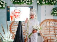 Viral Pengantin Sendirian Di Pelaminan, Nikah Online Karena Suami Corona