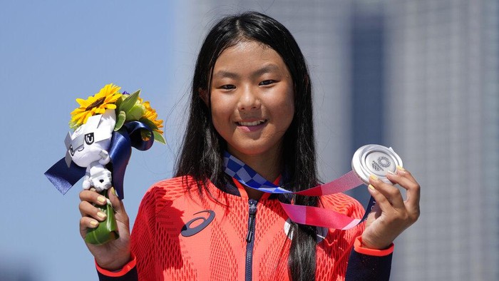 Silver medalist Kokona Hiraki of Japan poses during the medals ceremony for the womens park skateboarding finals at the 2020 Summer Olympics, Wednesday, Aug. 4, 2021, in Tokyo, Japan. (AP Photo/Ben Curtis)