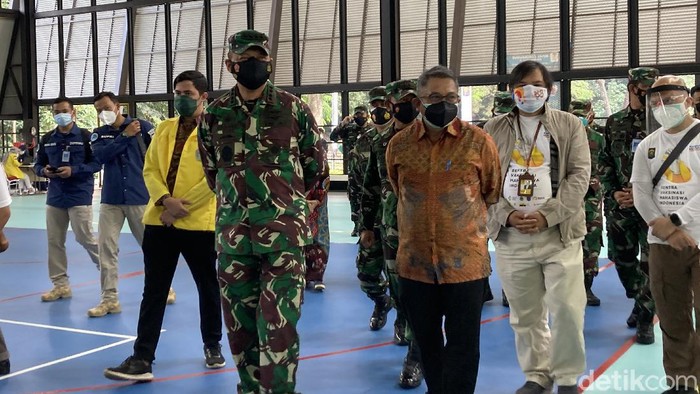 KSAU tinjau vaksinasi COVID-19 di UI