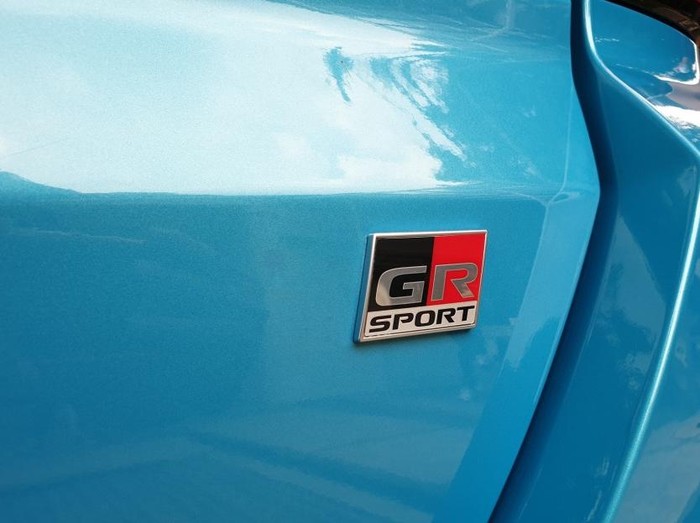 Logo GR pada Toyota Raize GR Sport
