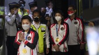 Kontingen Indonesia tiba di Bandara Internasional Soekarno-Hatta, Jakarta, pada Kamis (5/8) pukul 00.00 WIB. Rombongan sudah ditunggu perwakilan Kemenpora yang telah menyediakan karangan bunga di bandara.