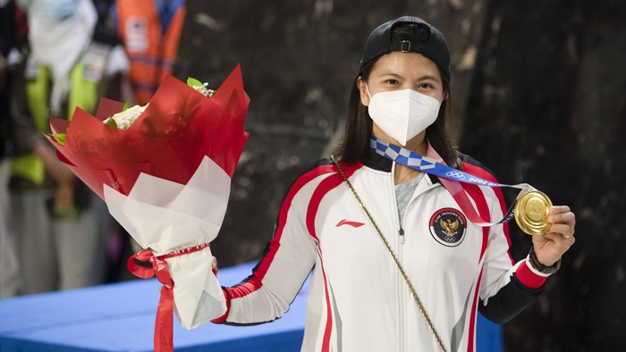 Kontingen Indonesia di Olimpiade Tokyo 2020 telah tiba di Tanah Air. Rombongan disambut Menteri Pemuda dan Olahraga, Zainudin Amali. Begini potretnya