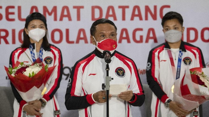Kontingen Indonesia di Olimpiade Tokyo 2020 telah tiba di Tanah Air. Rombongan disambut Menteri Pemuda dan Olahraga, Zainudin Amali. Begini potretnya