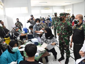 Tinjau Vaksinasi Siswa, Pangdam Jaya Harap Herd Immunity Segera Terbentuk