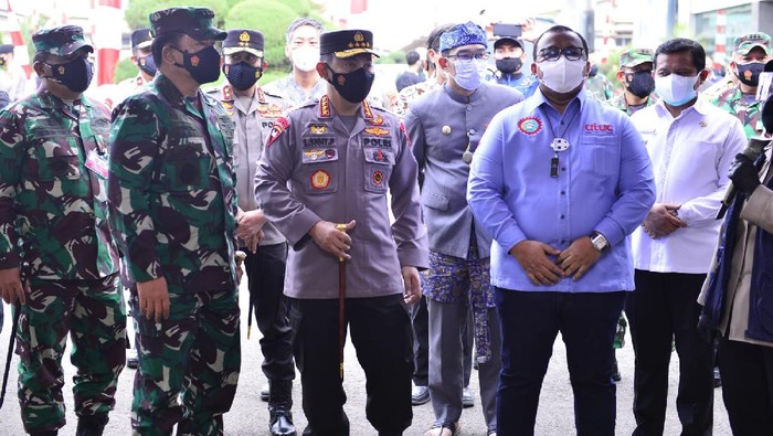 Panglima TNI dan Kapolri meninjau vaksinasi massal di Sumedang Jawa Barat