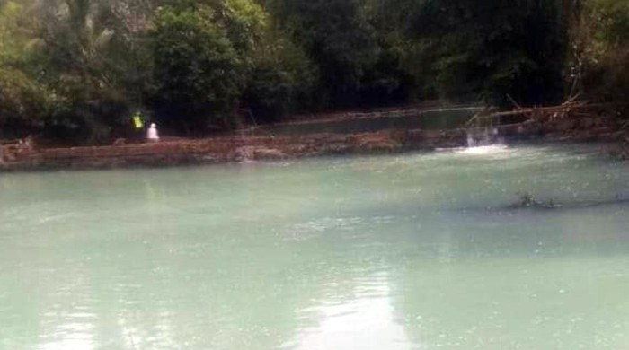 Penampakan Sungai Cikaso Sukabumi yang tercemar asam sulfat