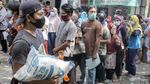 Duh, Penyaluran Bansos Beras di Bogor Timbulkan Kerumunan