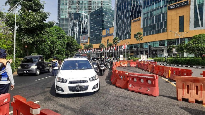 penyekatan di bundaran waru saat ppkm