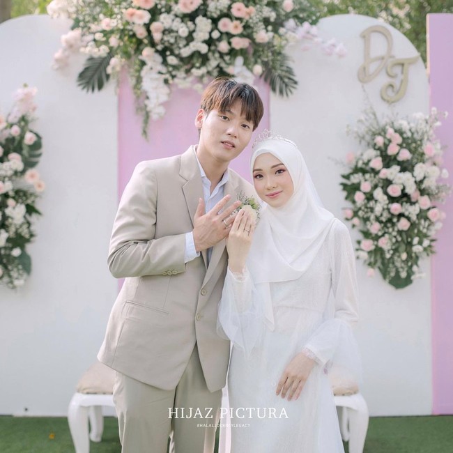 Na Daehoon dan Jule menikah pada 31 Juli 2021. Dari pernikahan tersebut keduanya telah dikaruniai 3 orang anak yang kini masih balita. Ketiga anaknya itu saat ini tinggal bersama Daehoon. Foto: Instagram: @daehoon_naa