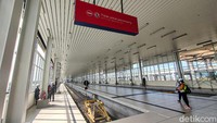 Saat ini progres pembangunan jalur kereta api (KA) menuju bandara Yogyakarta International Airport (YIA) di Kulon Progo, DIY telah mencapai 98 persen.