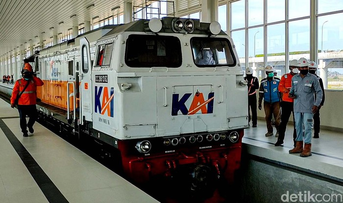 Pengoperasian jalur KA menuju bandara Yogyakarta International Airport (YIA) di Kulon Progo, dilakukan pada 17 Agustus. Progresnya saat ini capai 98 persen.