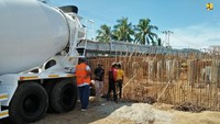 Terdapat tiga paket pembangunan untuk menunjang Bengkulu Outer Ring Road (BORR), yakni pembangunan Jembatan Elevated Nakau – Sebakul dengan nilai kontrak Rp 18,56 miliar, pelebaran jalan menambah lajur BORR (ruas Air Sebakul – Betungan) dengan nilai kontrak Rp 15,03 miliar, dan duplikasi Jembatan Pulau Baai 2 dengan nilai kontrak Rp 24,78 miliar. Foto: Dok. Kementerian PUPR