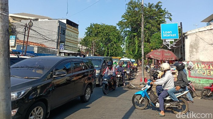 Putar balik Jalan Palmerah Utara Macet, Kamis (5/8)