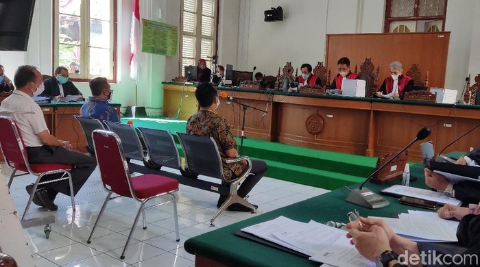 Saksi kontraktor Haeruddin saat mengakui sumbang Rp 1 M untuk masjid lewat Nurdin Abdullah. (Hermawan/detikcom)