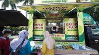 Mobil dilengkapi dua mesin food steamer yang dapat memasak makanan festival hingga 462 porsi atau 1188 pouch lauk dalam waktu 15 menit. Serta dapat digunakan untuk menanak nasi hingga 100 kilogram dalam waktu 1 jam saja, tambah Suherwan. Foto: Kartika Bagus