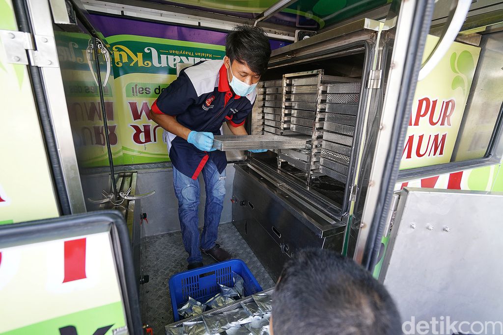 Salut! Katering Haji Ini Sediakan Dapur Umum untuk Nakes