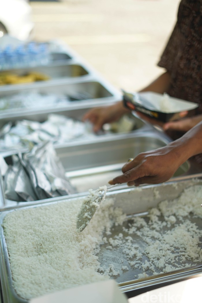 Salut! Katering Haji Ini Sediakan Dapur Umum untuk Nakes Salut! Katering Haji Ini Sediakan Dapur Umum untuk Nakes