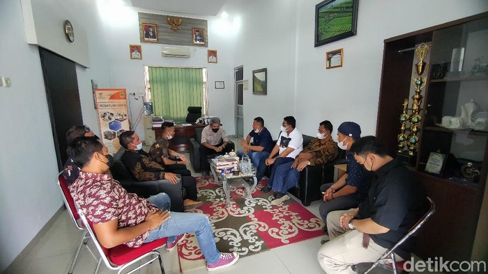 Sejumlah kades di Majalengka datangi kantor dinsos protes data penerima bansos
