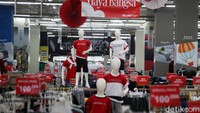 Meski sejumlah pedagang telah memberikan diskon besar, pembeli masih saja sepi.